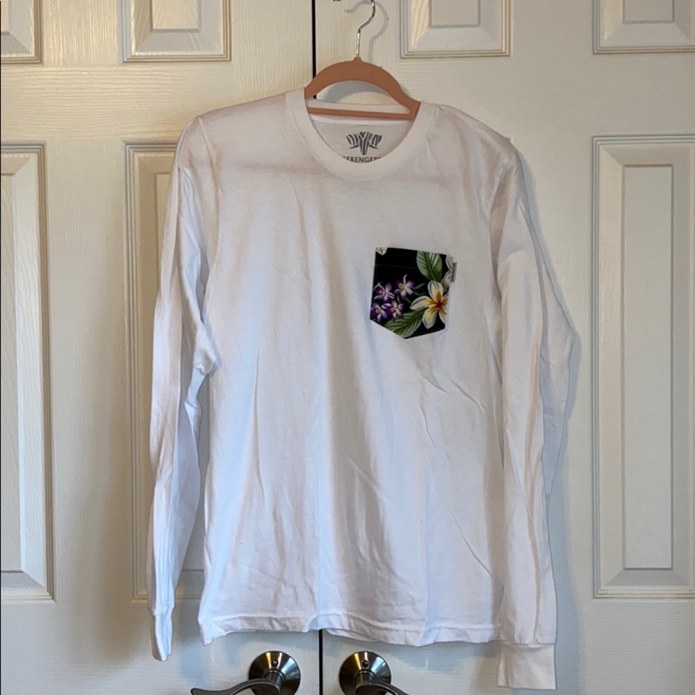 Serengetee Pocket Long Sleeve Tee (S). NWOT!